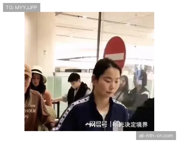 刷到何卓佳的行李箱，感觉她度假都比我年终还讲排场