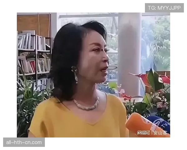 看了吴柳芳最近的照片，我的月薪瞬间成了零花钱