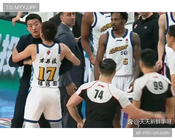 篮球规则解析：防守犯规和进攻犯规区别在哪里？
